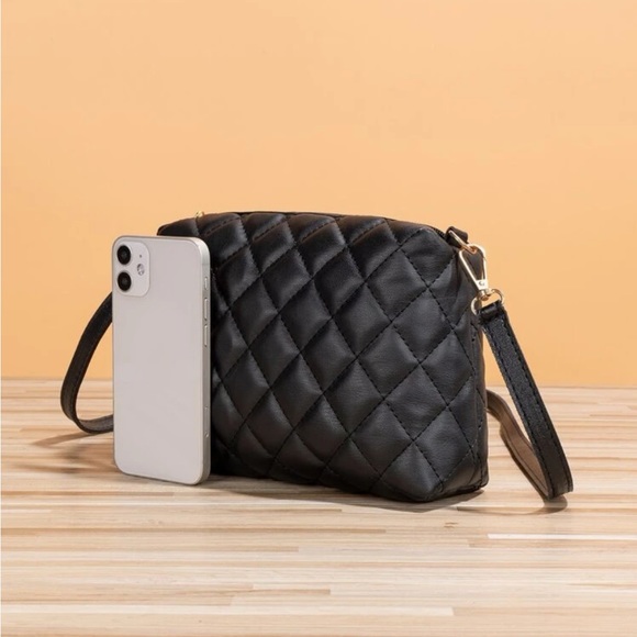 ⚠️Clearance Black Quilted Crossbody Bag - Picture 2 of 5